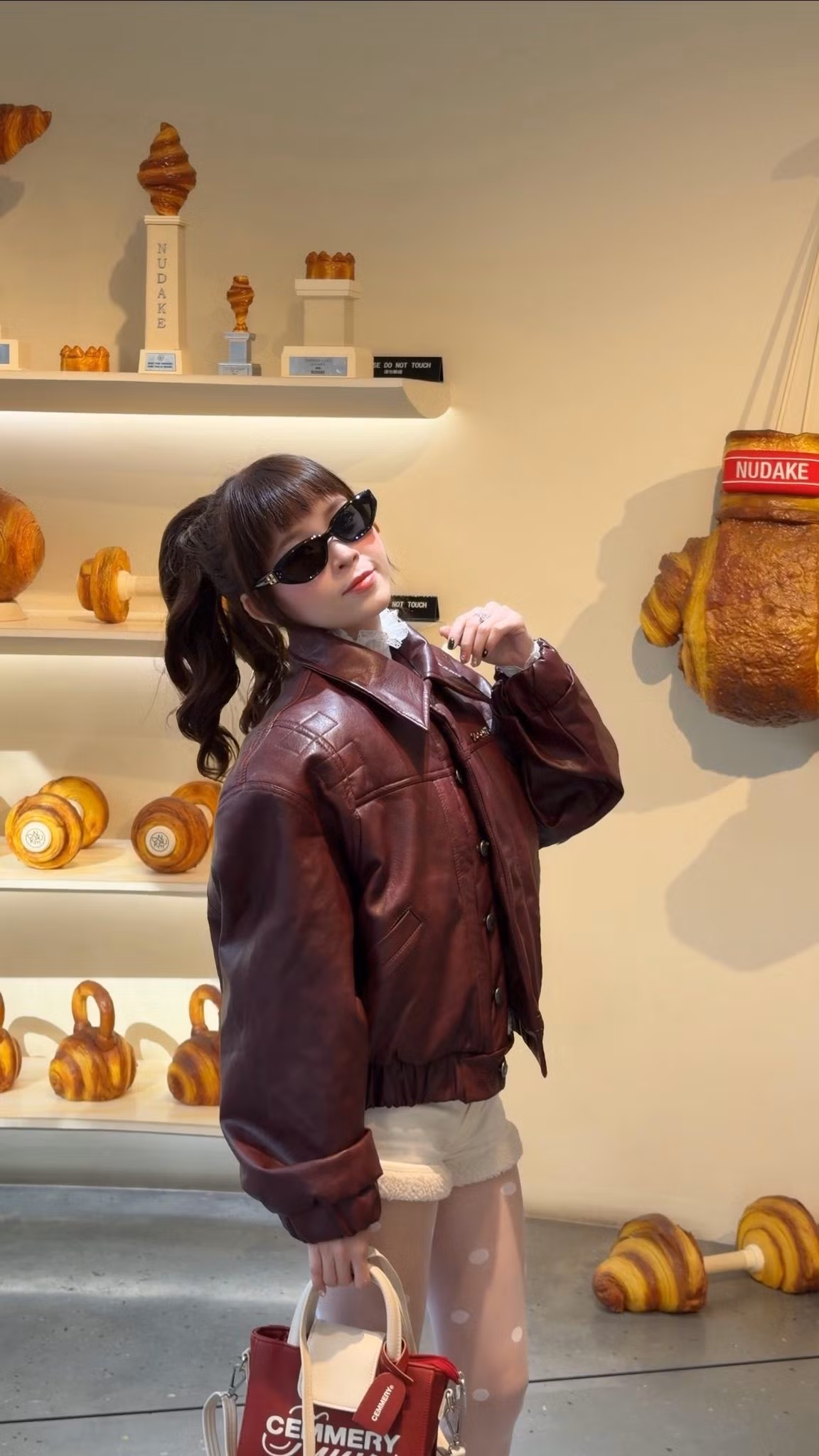 Dù không ồn ào hay chiêu trò, nữ diễn viên vẫn giữ được lượng người hâm mộ ổn định nhờ hình ảnh gần gũi, dễ mến.