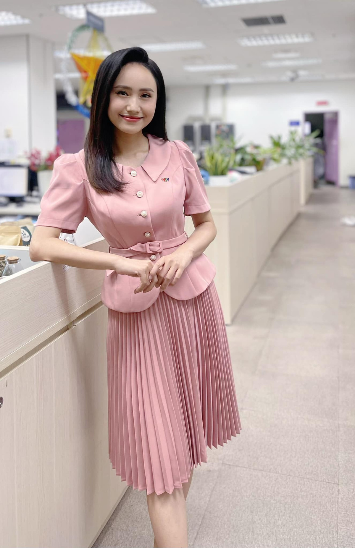 Năm 2022, người đẹp mang thai con đầu lòng và tạm nghỉ 1 năm để thực hiện thiên chức làm mẹ. Cô trở lại công việc sau khi sinh con vào tháng 5/2023. Cuối năm 2024, vợ chồng nữ MC hạnh phúc đón thêm một bé trai kháu khỉnh.