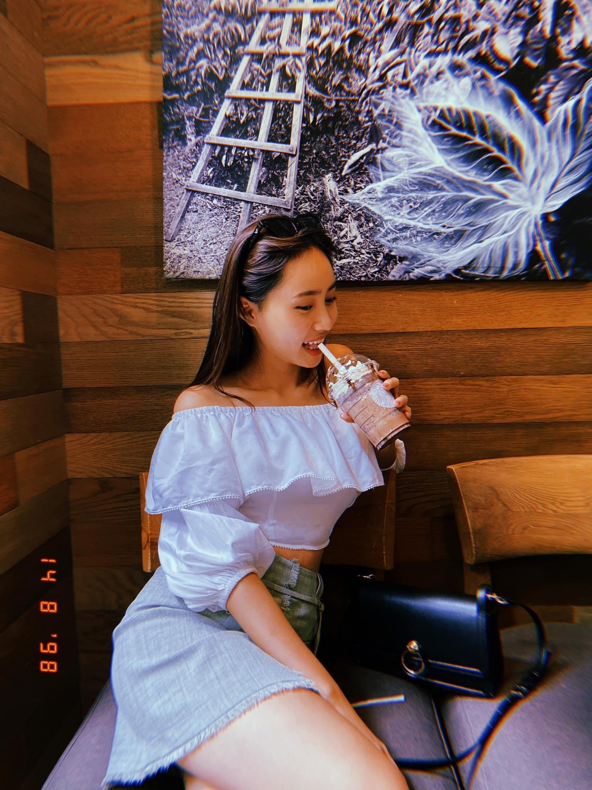 Sau khi hoàn thành chương trình học tập tại Học viện, Xuân Anh nộp đơn ứng tuyển vào VTV. Trong quá trình học nghề, cô từng đối diện với hạn chế về giọng nói. Xuân Anh chọn cách âm thầm rèn luyện, tìm đến MC Kim Tiến để học hỏi thêm kinh nghiệm.