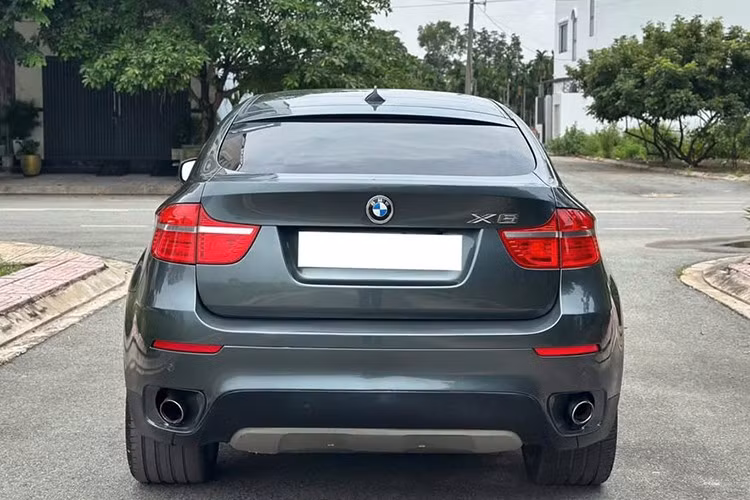 Với chiếc X6 2009 chỉ 280 triệu đồng này, nó chủ yếu phù hợp với những người chơi xe, đam mê thương hiệu BMW và chấp nhận gánh chi phí vận hành đắt đỏ để sở hữu một mẫu SUV từng là “giấc mơ” của nhiều người cách đây hơn một thập kỷ.