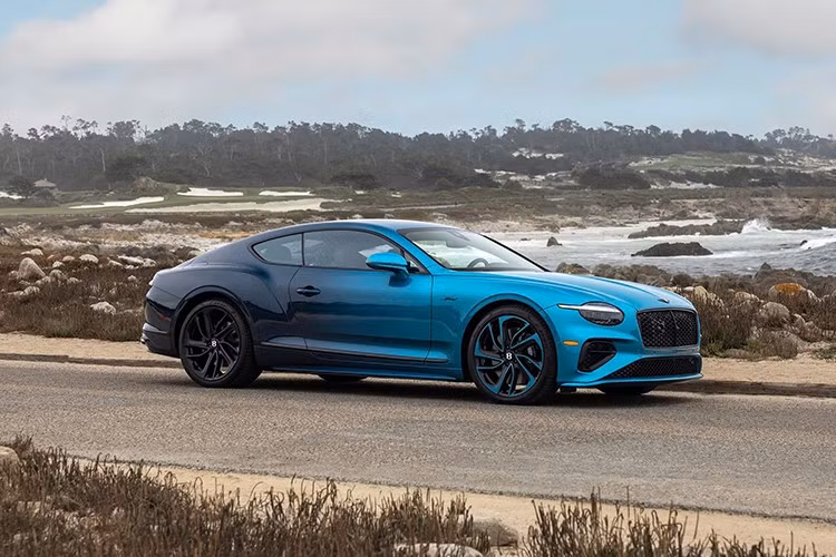 Đây cũng là minh chứng cho triết lý của Bentley khi biến mỗi chiếc xe thành một tác phẩm thủ công độc nhất, hướng đến nhóm khách hàng thượng lưu tìm kiếm sự khác biệt tuyệt đối.​