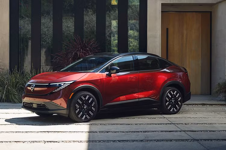 Nissan Leaf 2026 dự kiến được giao tới tay khách hàng Mỹ vào mùa thu 2025. Đồng thời, xe cũng sẽ ra mắt tại các thị trường khác như Nhật Bản, châu Âu và Úc.