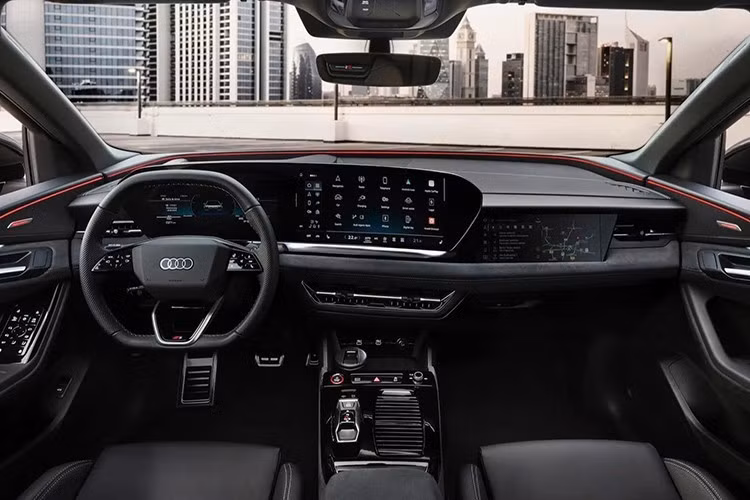 Audi Q6 e-tron sở hữu kích thước tổng thể dài x rộng x cao của xe là 4.771 x 1.965 x 1.648 (mm), cùng chiều dài cơ sở đạt 2.899 mm. Bên trong xe là một không gian rộng rãi, sang trọng và nhiều tiện nghi hiện đại với cụm màn hình đôi gồm màn hình kỹ thuật số 11,9 inch và màn hình cảm ứng giải trí 14,5 inch tích hợp gói dịch vụ của Google.