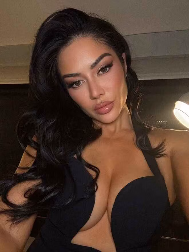 Sinh ra và lớn lên ở Mỹ, nữ DJ xinh đẹp có mẹ là người Việt, cha dượng là tiểu thuyết gia kiêm biên kịch người Pháp nổi tiếng.