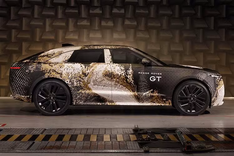 Theo hãng, Range Rover GT được định vị ở phân khúc Grand Touring, hướng đến khả năng di chuyển đường dài kết hợp cùng những đặc trưng vốn có của thương hiệu như sự sang trọng, khả năng vận hành trên nhiều địa hình và công nghệ hiện đại.