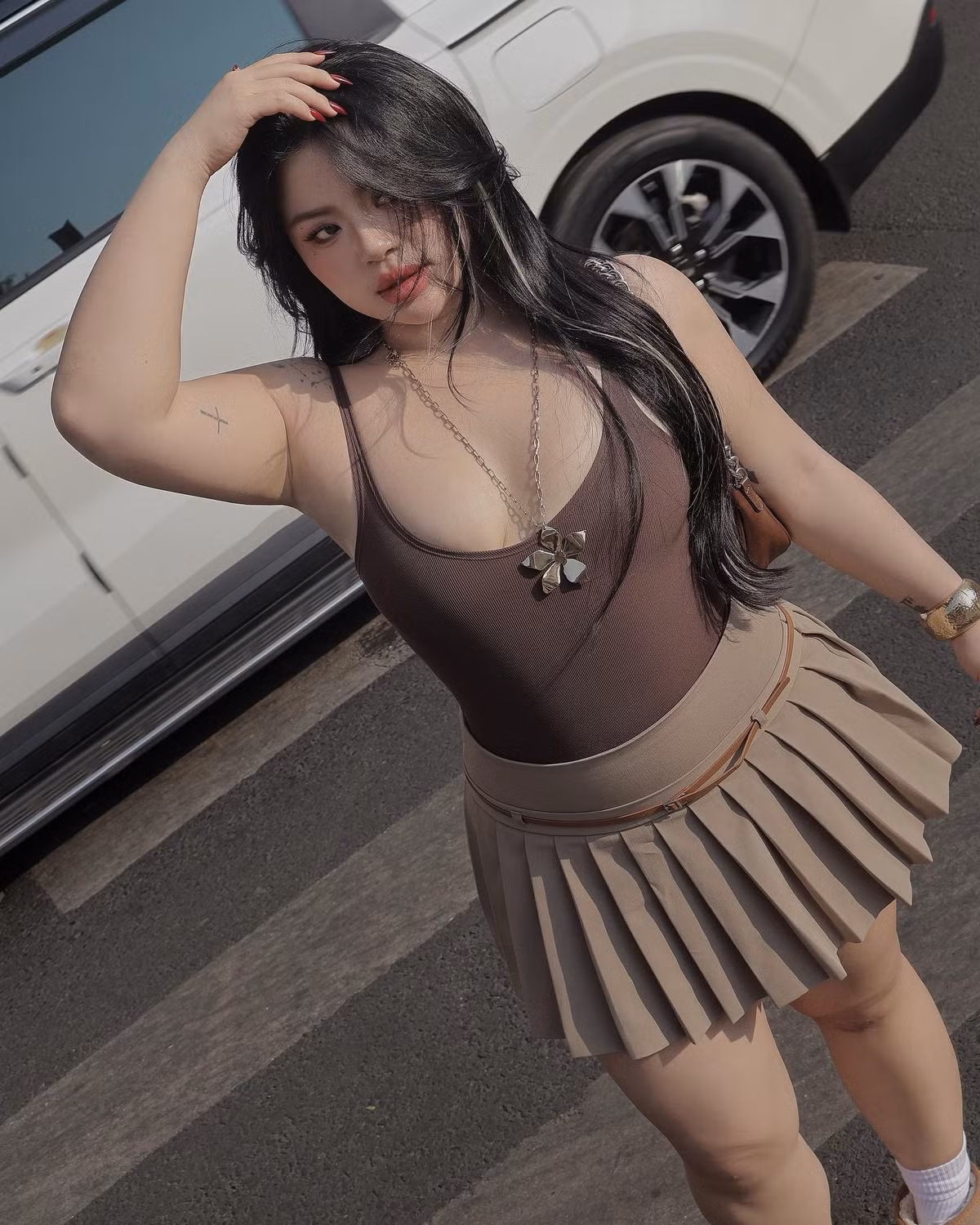 Trên trang cá nhân, Hữu Vi không ngại khoe dáng trong những bộ bikini, nội y gợi cảm cùng với thần thái “ngút ngàn”.