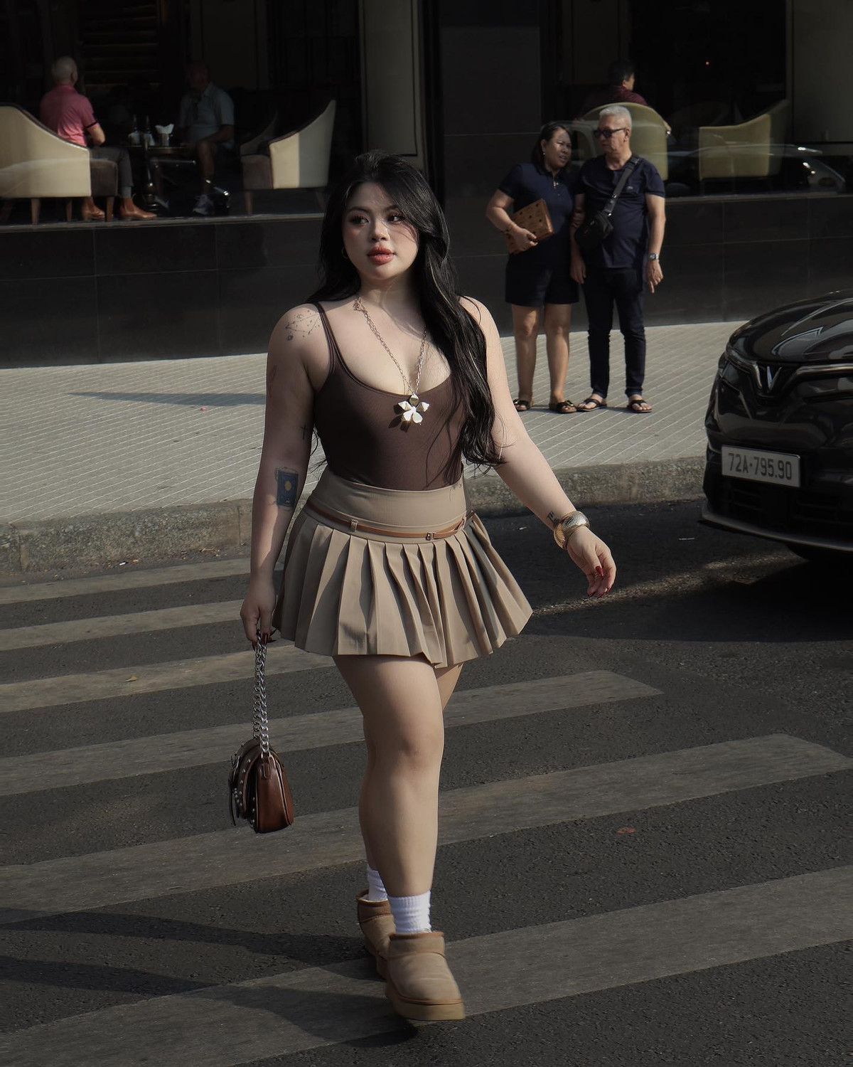 Bất chấp vòng eo 80cm, Hữu Vi vẫn tỏa sáng với gu ăn mặc sang trọng, thời thượng.