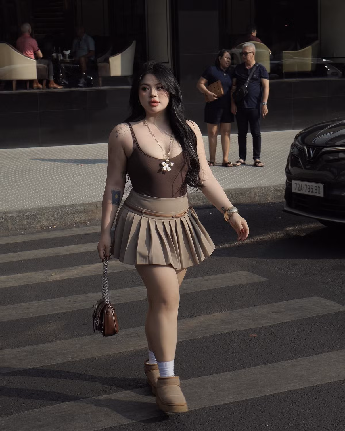 Bất chấp vòng eo 80cm, Hữu Vi vẫn tỏa sáng với gu ăn mặc sang trọng, thời thượng.