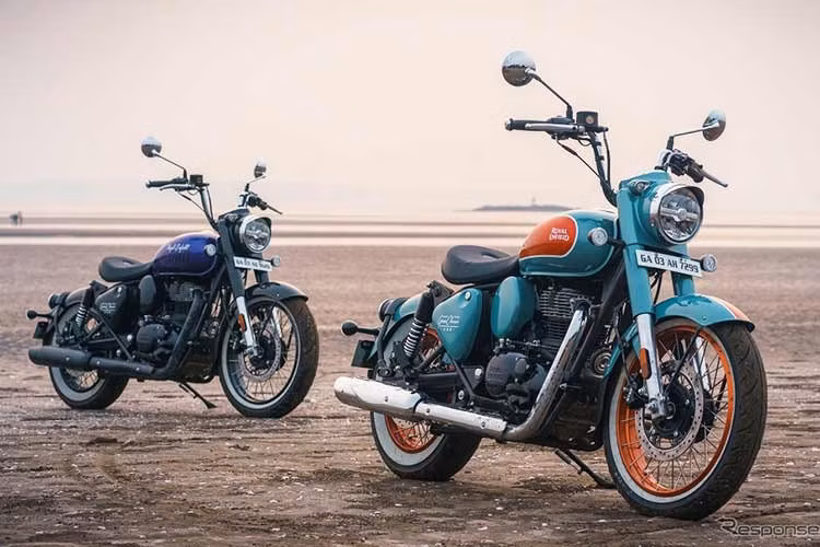 Với những cải tiến nhỏ về tính năng, Royal Enfield Goan Classic 350 vẫn giữ nguyên giá. Mẫu xe máy này có giá 220.000 Rupee tại thị trường Ấn Độ cho phiên bản sơn một màu và 222.000 Rupee cho phiên bản sơn hai màu (tương đương 64,13 và 64,71 triệu đồng).