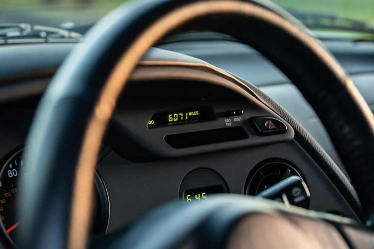 Năm 2021 là năm chiếc Supra thế hệ thứ tư đầu tiên được bán với giá hơn 200.000 USD (hơn 5,2 tỷ đồng). Một năm sau, một chiếc xe có số km đã đi thấp được bán đấu giá với mức giá kỷ lục 232.000 USD (khoảng 6 tỷ đồng, bao gồm cả phí).