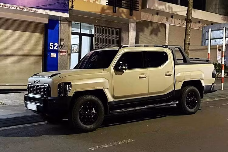 Hành khách có thể gia tăng độ ngả lưng ghế lên đến 30 độ bằng cách đẩy ghế về trước - một cơ chế hiếm thấy và được nhiều chủ xe bán tải ở Việt Nam độ thêm. Hộc chứa đồ 45 lít ẩn dưới mặt ghế. Thùng hàng của Tasman có trọng tải 1.151kg ngang ngửa các đối thủ. Tùy theo thị trường và lựa chọn của khách hàng, nhà sản xuất sẽ bố trí vách ngăn hàng hóa, các thanh ray và móc cố định đồ đạc, đèn chiếu sáng, ổ cắm 220V.