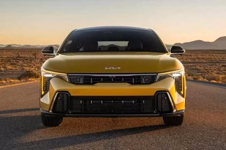 Về an toàn chủ động và hỗ trợ người lái, bạn sẽ có Hệ thống hỗ trợ tránh va chạm điểm mù, hệ thống kiểm soát hành trình thông minh, hệ thống hỗ trợ lái xe trên đường cao tốc 2.0 (HDA 2.0), hệ thống hỗ trợ tránh va chạm phía trước và hệ thống hỗ trợ tránh va chạm phương tiện cắt ngang phía sau.