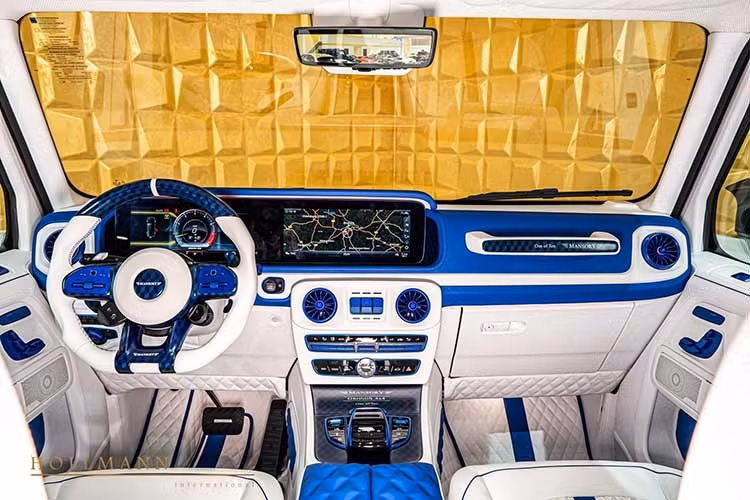 Chiếc xe được sơn màu xám Portland, trang bị bộ body kit mở rộng, nắp ca-pô mới, logo có đèn nền, lưới tản nhiệt phát sáng, nắp chụp bánh xe dự phòng mới, tấm ốp nóc và bộ mâm mới có tên FD.15, được cho là lấy trực tiếp từ danh mục sản phẩm của hãng độ.