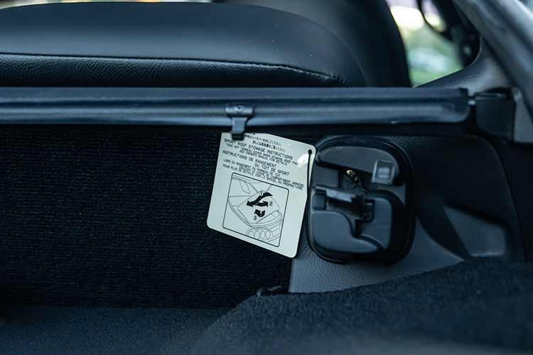 Phiên đấu giá diễn ra rất sôi nổi và vượt xa kỳ vọng của ban tổ chức. Giá ước tính trước sự kiện cho chiếc xe này là từ 115.000 đến 130.000 đô la, vì vậy giá bán cuối cùng có lẽ cũng gây sốc cho người bán. Điều này càng đáng ngạc nhiên hơn khi thị trường hiện nay khá biến động, và nhiều mẫu xe cổ sưu tầm được ưa chuộng vẫn chưa bán được dù giá đấu thầu cao nhưng vẫn thấp hơn giá sàn.