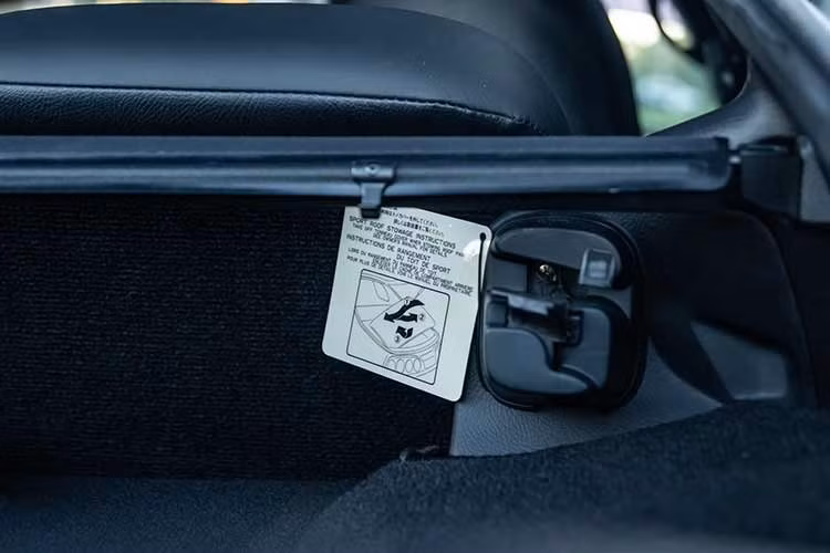 Phiên đấu giá diễn ra rất sôi nổi và vượt xa kỳ vọng của ban tổ chức. Giá ước tính trước sự kiện cho chiếc xe này là từ 115.000 đến 130.000 đô la, vì vậy giá bán cuối cùng có lẽ cũng gây sốc cho người bán. Điều này càng đáng ngạc nhiên hơn khi thị trường hiện nay khá biến động, và nhiều mẫu xe cổ sưu tầm được ưa chuộng vẫn chưa bán được dù giá đấu thầu cao nhưng vẫn thấp hơn giá sàn.