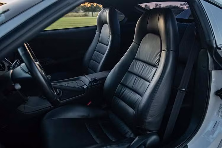 Hơn 3 năm đã trôi qua, và kỷ lục này đã bị phá vỡ bởi một chiếc Toyota Supra Turbo đời 1998 mới được bán với giá cao hơn 10.000 USD, tức 242.000 USD (hơn 6,3 tỷ đồng, bao gồm cả phí) (khoảng 220.000 USD - hơn 5,7 tỷ đồng sau thuế) tại phiên đấu giá Kissimmee năm 2026.