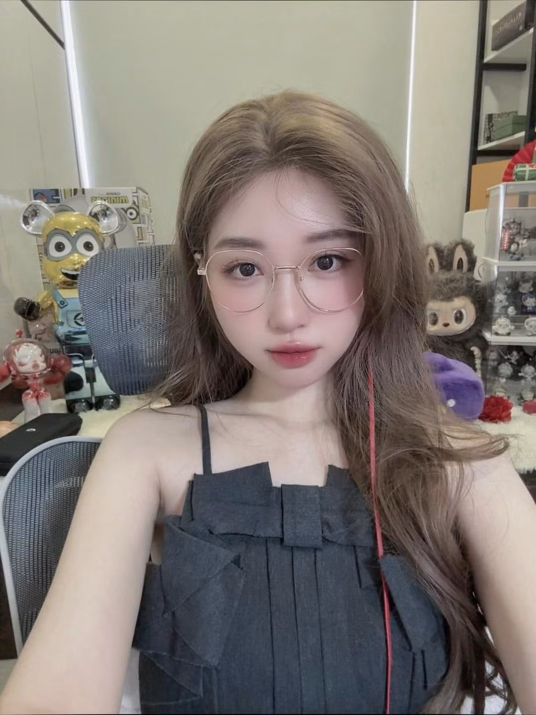 Nhắc đến Chubby, cộng đồng game Việt hẳn đã không còn xa lạ. Cô nàng sinh năm 1999, sở hữu gương mặt xinh xắn, vóc dáng quyến rũ cùng phong cách livestream duyên dáng, hài hước.