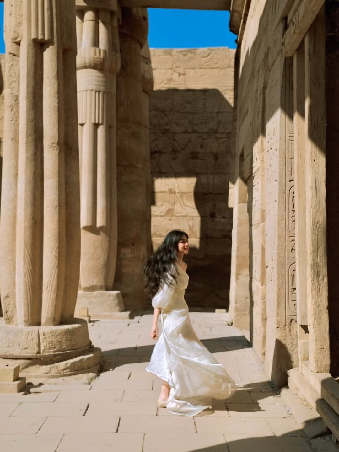 KhánhVana được công chúng biết đến rộng rãi qua vai Trà Long trong bộ phim điện ảnh Mắt Biếc – vai diễn đã giúp nữ diễn viên này ghi dấu ấn mạnh mẽ nhờ hình ảnh cô gái miền quê trong trẻo, giàu cảm xúc.