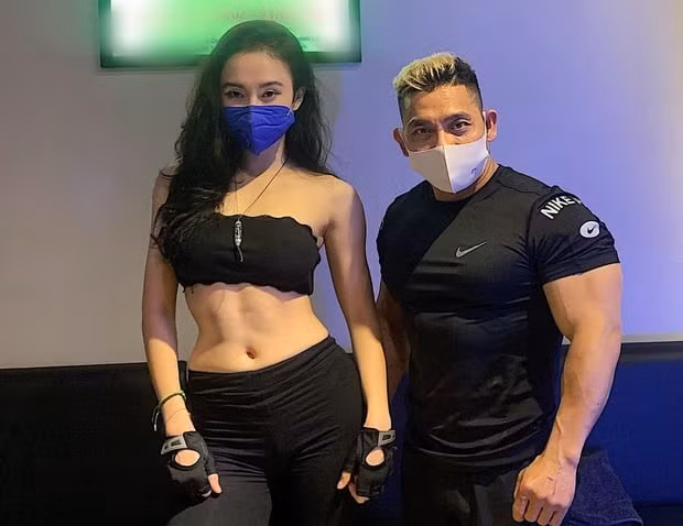 Tuy sở hữu chiều cao khiêm tốn chỉ khoảng 1m58, nhưng chính sự chăm chỉ, bền bỉ trong tập luyện đã giúp Phạm Văn Mách tạo nên thân hình được ví như “tượng đồng sống”. Không chỉ đẹp về mặt hình thể, cơ bắp của anh còn được đánh giá là có độ hoàn thiện cao về tỉ lệ, độ nét và độ săn chắc đạt chuẩn của các cuộc thi thể hình quốc tế.