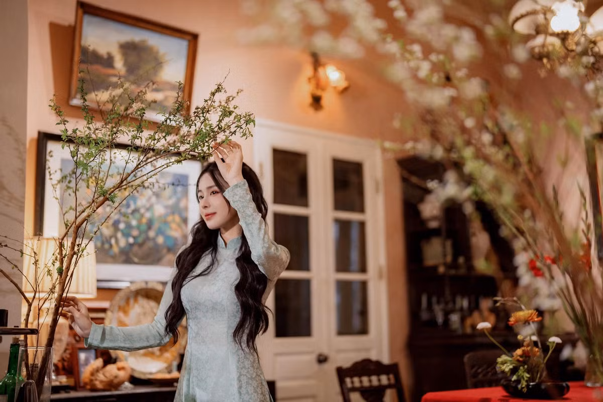 Trước đây khi được bạn bè, đồng đội hỏi về chuyện cưới xin, Văn Thanh cũng nhiều lần úp mở, anh từng "thả tim" bình luận "Lấy vợ thôi" của đồng đội Đỗ Duy Mạnh dưới một bài đăng.