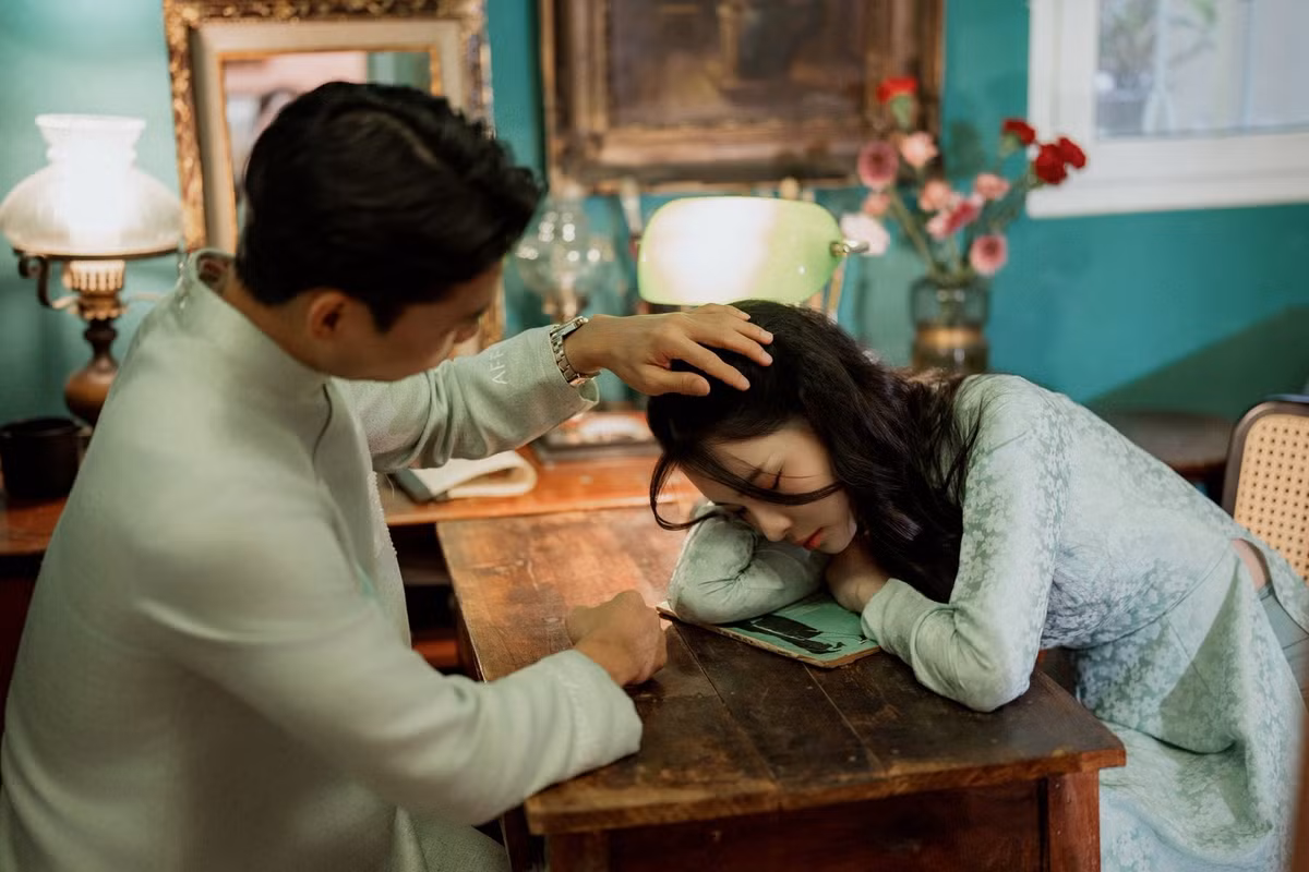 Phản hồi bình luận của một người anh hỏi về thời điểm kết hôn, Bích Hạnh lấp lửng: "Cũng cuối năm anh ạ, mà năm nào em chưa có biết".