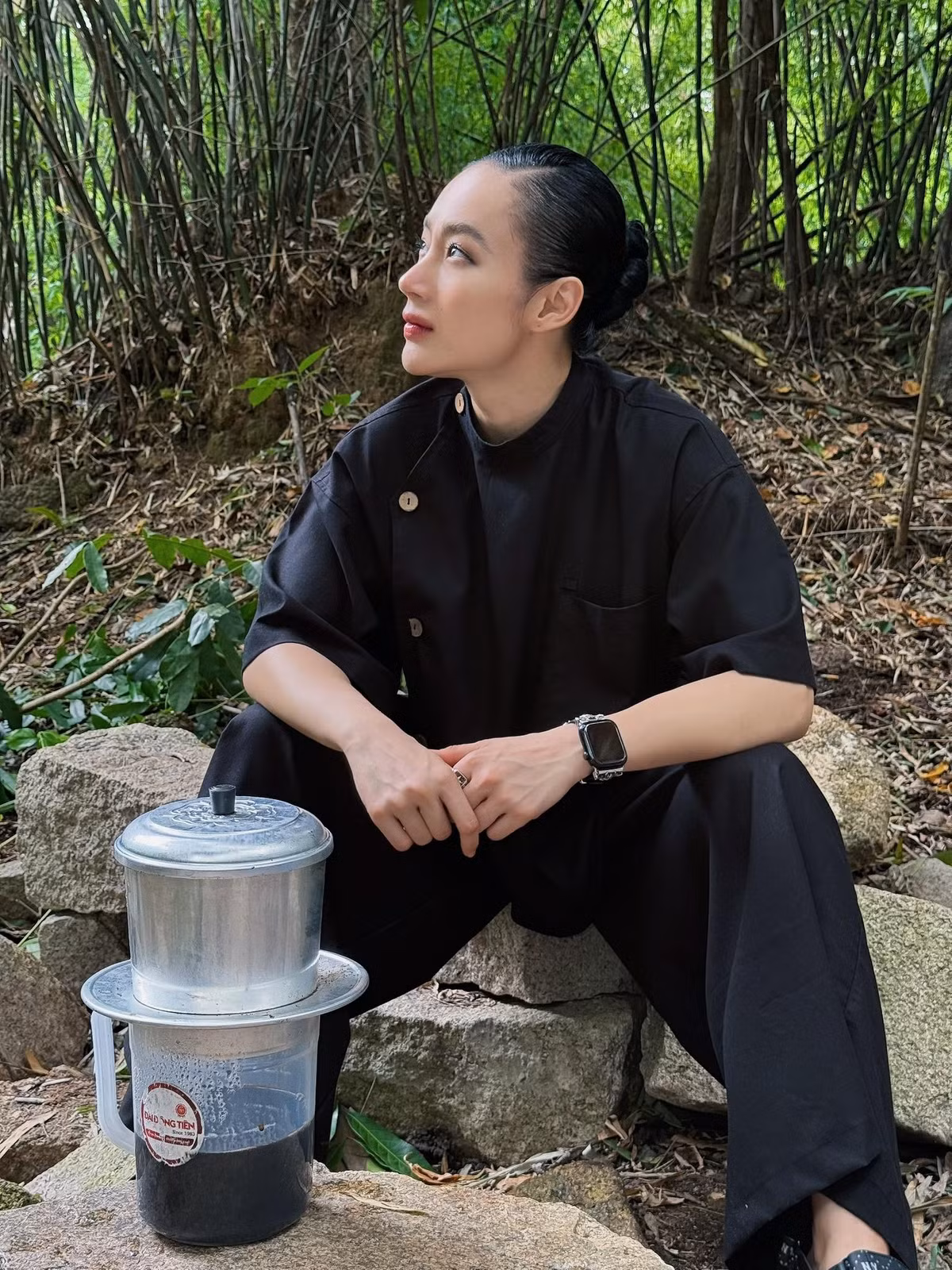 Thời gian gần đây, Angela Phương Trinh khiến nhiều người trầm trồ khi xuất hiện với diện mạo khác lạ.