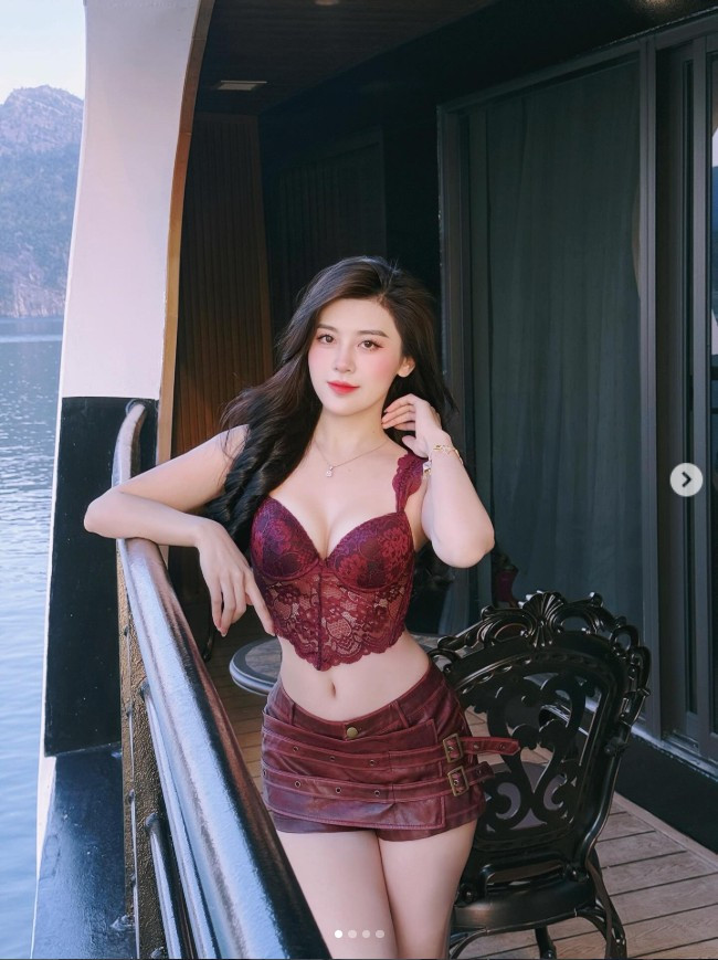 Nhiều người theo dõi cũng dành lời khen cho sự thay đổi ngày càng rõ nét trong phong cách hình ảnh của cô – từ nhẹ nhàng, nữ tính sang quyến rũ và trưởng thành hơn.