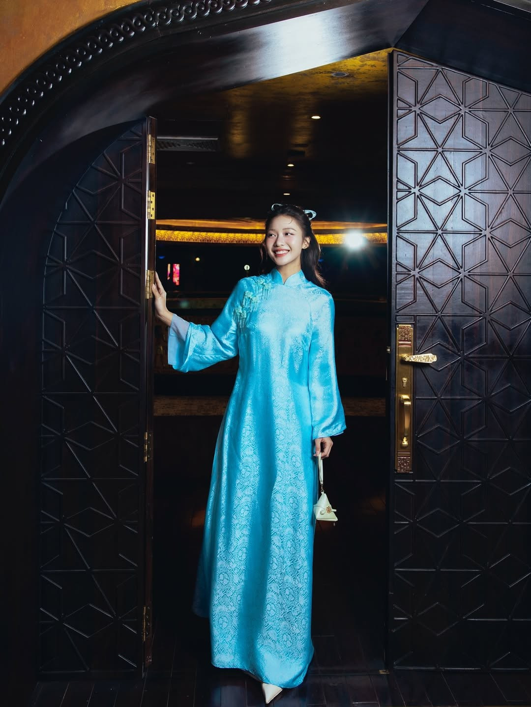 View - “Boxing girl” Khả Ngân dịu dàng bước vào “đường đua áo dài” đón Tết | Báo Tri thức và Cuộc sống - TIN TỨC PHỔ BIẾN KIẾN THỨC 24H