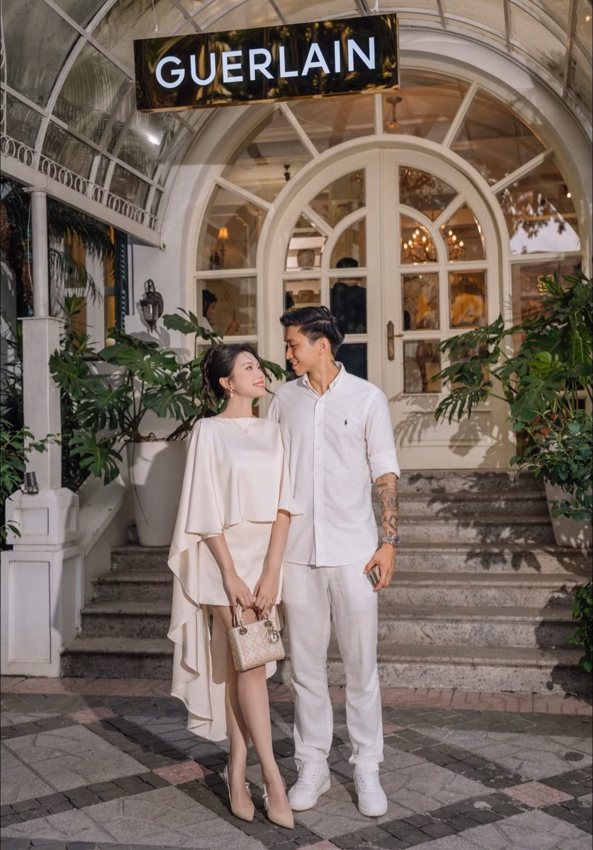 Cứ mỗi lần xuất hiện chung khung hình, vợ chồng Đoàn Văn Hậu và Doãn Hải My lại khiến dân mạng "đứng ngồi không yên" vì quá xứng đôi.