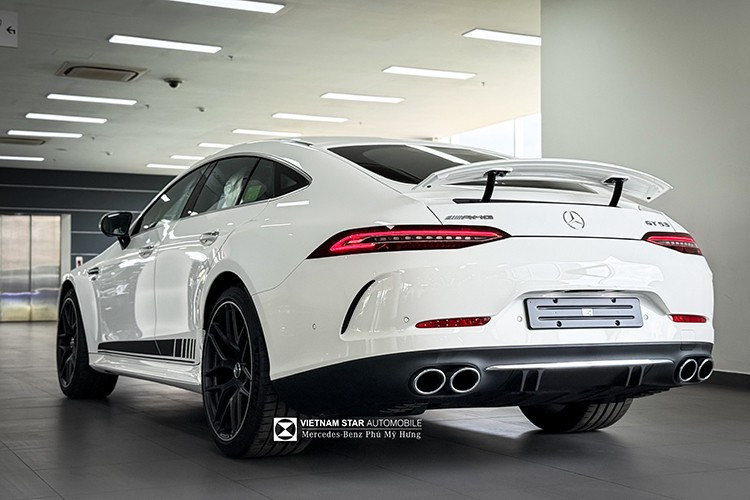 Đây là chương trình áp dụng cho những chiếc xe sản xuất năm 2022, nhằm giải quyết tồn kho. GT 53 thuộc dòng xe hiệu suất cao, cạnh tranh trực tiếp với Porsche Panamera và Maserati Quattroporte, nay có giá bán rẻ hơn nhiều so với trước.