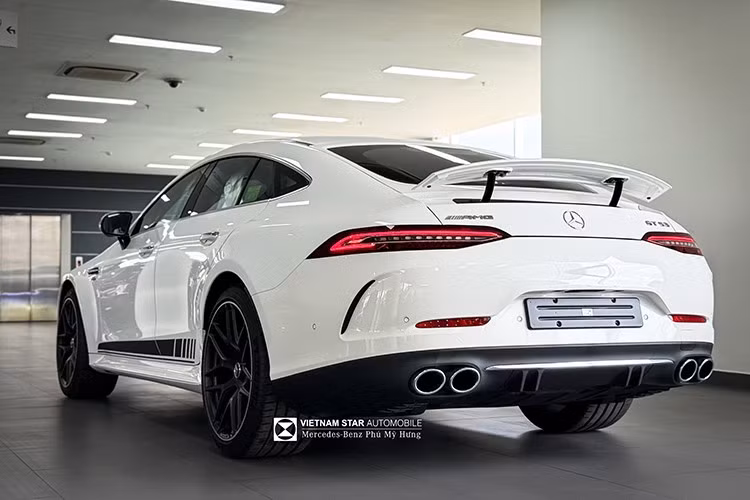 Đây là chương trình áp dụng cho những chiếc xe sản xuất năm 2022, nhằm giải quyết tồn kho. GT 53 thuộc dòng xe hiệu suất cao, cạnh tranh trực tiếp với Porsche Panamera và Maserati Quattroporte, nay có giá bán rẻ hơn nhiều so với trước.