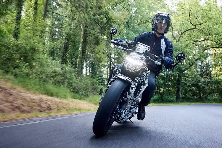 Rất có thể, mẫu xe môtô điện Honda hoàn toàn mới này đang tiến gần hơn tới giai đoạn sản xuất thương mại, hứa hẹn sớm có mặt trên thị trường trong tương lai gần.