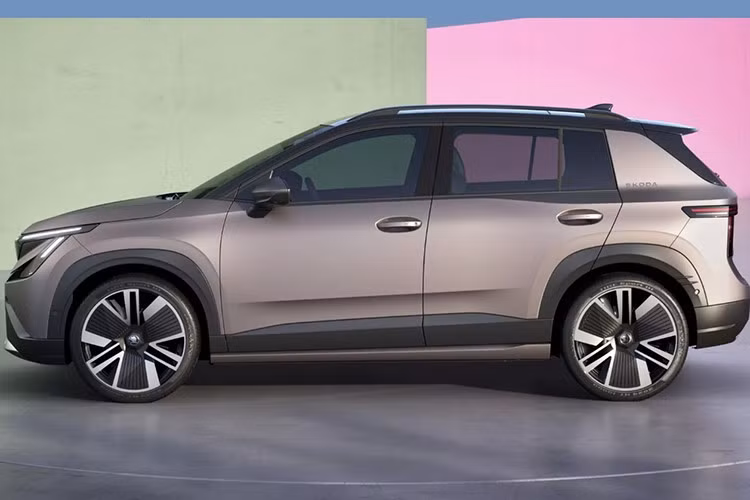 Epiq có chiều dài 4,1 m, gần tương đương mẫu Fabia hatchback và nhỏ hơn Elroq hay Enyaq, trở thành mẫu EV nhỏ nhất trong danh mục sản phẩm của Skoda. Xe áp dụng triết lý thiết kế Modern Solid mới, với phần đầu “Tech-Deck” độc đáo, dải LED ban ngày hình chữ T.