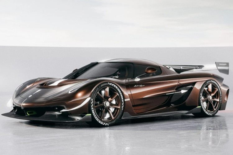 Mới đây, Koenigsegg đã chính thức vén màn Sadair's Spear – phiên bản hiệu suất cao phát triển từ Jesko Attack. Sadair’s Spear có kích thước tổng thể dài x rộng x cao lần lượt là 4.690 x 2.030 x 1.210 mm, trục cơ sở đạt 2.700 mm.