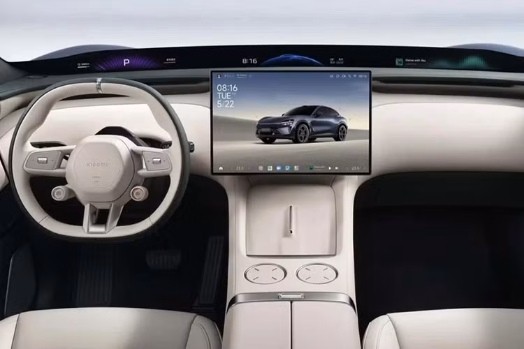 Bất chấp thành công trên thị trường, mảng ôtô của Xiaomi đang đối mặt với những hạn chế lớn về năng lực sản xuất. Hiện công ty chỉ vận hành một nhà máy duy nhất tại khu Yizhuang, Bắc Kinh, nơi đang sản xuất SU7. Vào tháng 3/2025, Xiaomi đã nâng mục tiêu giao hàng trong năm nay từ 300.000 xe lên 350.000 xe. Tuy nhiên, con số này vượt xa khả năng của một nhà máy duy nhất.