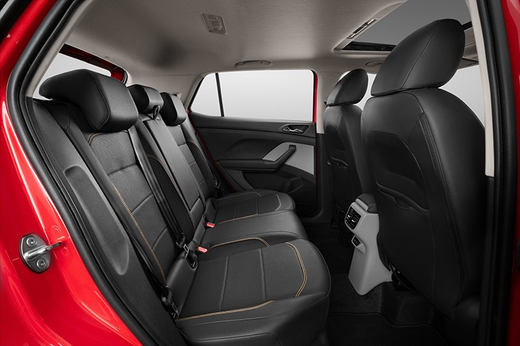 Các trang bị an toàn gồm: cân bằng điện tử ESC, kiểm soát lực kéo TCS, chống trượt MSR, giữ phanh tự động HHC, phòng tránh va chạm thứ cấp MKB, làm khô má phanh BSW, hỗ trợ phanh khẩn cấp, cảnh báo điểm mù và cảnh báo phương tiện cắt ngang phía sau.