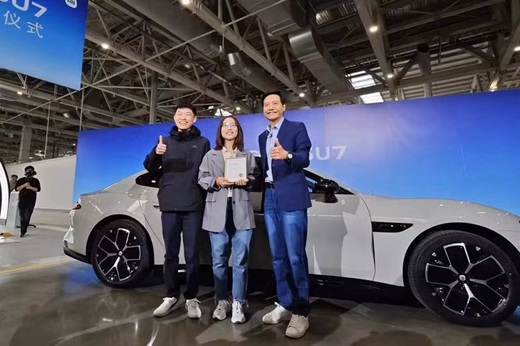 Vào tháng 6/2025, Xiaomi đã mua thêm 485.100 mét vuông đất công nghiệp, liền kề với nhà máy thứ hai. Đây được kỳ vọng sẽ là nhà máy sản xuất ô tô thứ ba của Xiaomi. Tuy nhiên, quá trình xây dựng vẫn chưa bắt đầu và dự kiến chưa thể đi vào hoạt động trong vòng một năm tới.