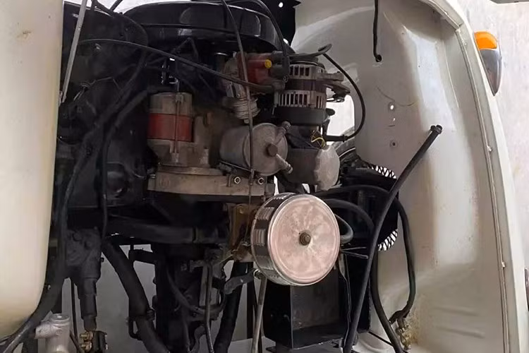 Một động cơ boxer 2 xi-lanh đối xứng theo chiều ngang 790 cc làm mát bằng không khí cung cấp năng lượng cho xe Toyota Sports 800 đã được ra đời.