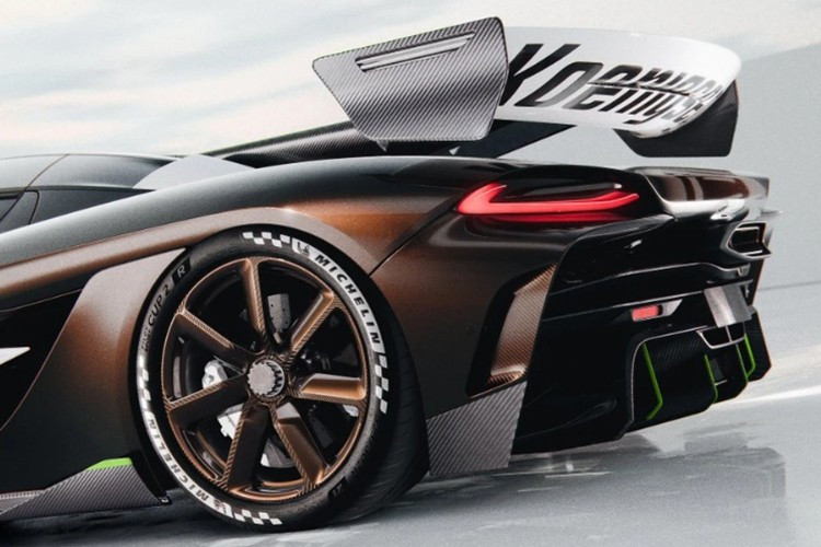 Bên cạnh đó, hãng còn nâng cấp khuếch tán sau nhằm kiểm soát luồng khí hiệu quả hơn, đồng thời giữ lại hệ thống ống xả Inconel siêu nhẹ với lớp cách nhiệt gốm dày 0,8 mm, vốn được sử dụng trên Jesko.