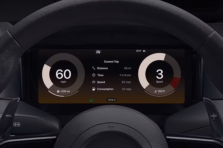 Mặc dù mang định hướng đường đua, Sadair’s Spear vẫn duy trì nhiều tiện nghi như bảng đồng hồ kỹ thuật số SmartCluster, hệ thống giải trí SmartCenter, và camera hỗ trợ đỗ xe 360 độ.