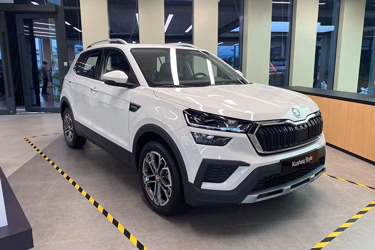 Skoda Kushaq là bước đi đầu tiên trong chiến lược phát triển dài hạn của Skoda tại Việt Nam, với hệ thống đại lý và trung tâm trải nghiệm đạt chuẩn toàn cầu, cùng dịch vụ hậu mãi chất lượng cao, chi phí hợp lý và chu kỳ bảo dưỡng mỗi 7.500 km.