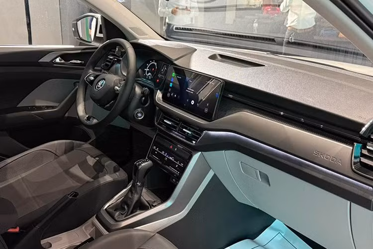 Skoda Kushaq đạt chuẩn an toàn 5 sao theo Global NCAP, trải qua các bài thử nghiệm khắt khe về va chạm, độ bền vật liệu, chống ăn mòn và vận hành trong môi trường cực đoan. Kết cấu thân xe sử dụng 14% thép siêu chịu lực và 86% thép cường lực cao, đảm bảo độ cứng vững và an toàn cho khoang hành khách.