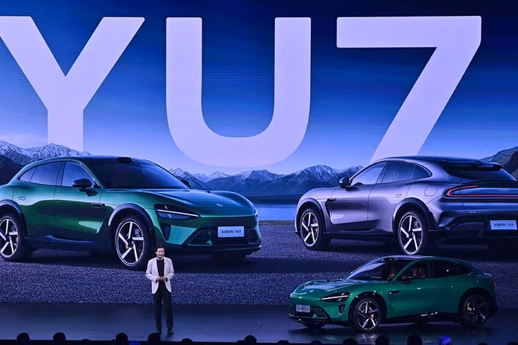 Tại thị trường Trung Quốc, mẫu xe SUV điện Xiaomi YU7 có tổng cộng 3 phiên bản và giá bán từ 253.500 - 329.900 Nhân dân tệ (khoảng 887 triệu đến 1,15 tỷ đồng).