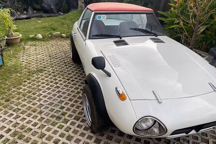 Đây không phải là chiếc xe Toyota Sports 800 đắt nhất được rao bán, vì trước đó, 1 xe thuộc sở hữu của danh ca Chế Linh bị hét giá đến 1,3 tỷ đồng, 1 mức giá vô cùng đắt đỏ và so với tình trạng xe, nó không ấn tượng bằng chiếc trong bài.