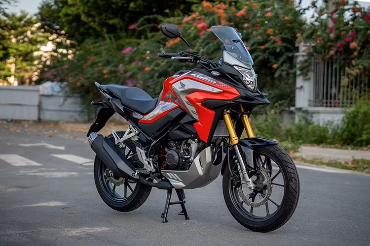 Dù đã có mặt từ năm 2023, mẫu xe môtô Honda CB150X này tiếp tục được nâng cấp để giữ vững vị thế trong phân khúc thể thao đường trường (sport touring) cho những tay lái mới đam mê xê dịch.