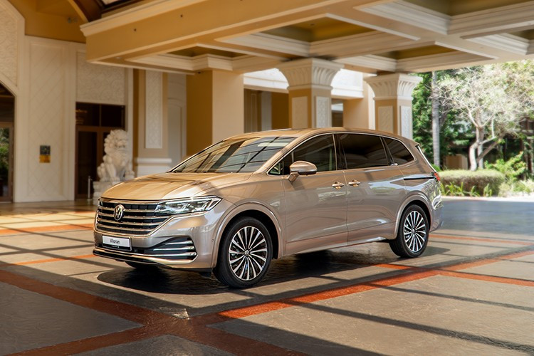 Vì sao Volkswagen Viloran tại Việt Nam bất ngờ tăng giá tới 100 triệu đồng?