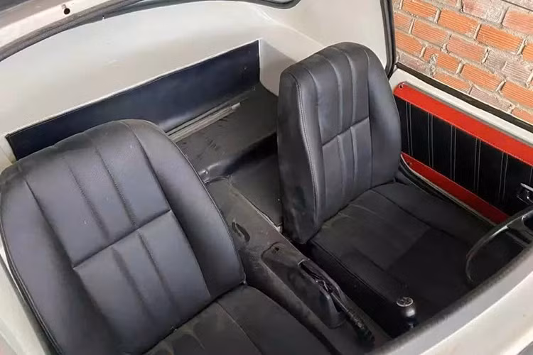 Xe thể thao Toyota Sports 800 có các số đo bao gồm chiều dài 3.580 mm, chiều rộng 1.465 mm và chiều cao là 1.175 mm. Chiều dài cơ sở 2.000 mm và trọng lượng của xe vào khoảng 580 kg.