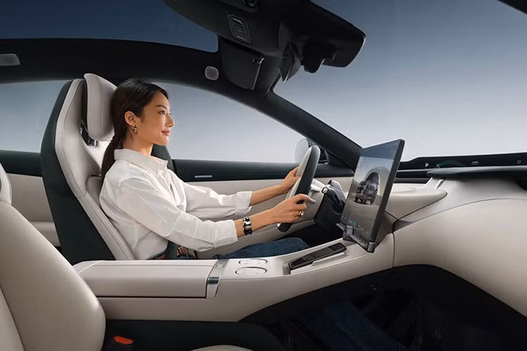 Theo kế hoạch mở rộng, cả hai nhà máy của Xiaomi đều được thiết kế với công suất 150.000 xe/năm, tổng cộng đạt 300.000 xe/năm. Các nhà máy này chủ yếu sẽ sản xuất các mẫu SU7, SU7 Ultra và YU7 mới. Hiện tại, trang web của Xiaomi đã ghi nhận thời gian chờ giao xe lên tới 33 tuần cho đơn đặt hàng SU7, cho thấy sự thiếu hụt nguồn cung nghiêm trọng.