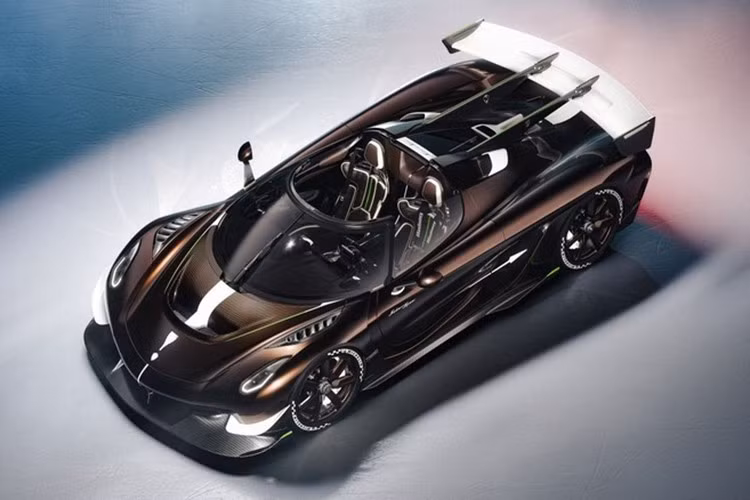 Koenigsegg sẽ chỉ sản xuất 30 chiếc Sadair’s Spear trên toàn cầu và toàn bộ số xe đã được đặt mua trước khi ra mắt. Dù giá bán không được công bố chính thức, một số nguồn tin cho biết mức giá khởi điểm vào khoảng 3,8 triệu bảng Anh (khoảng 135,69 tỷ đồng).