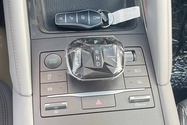 Nhờ đó, thời gian sạc pin của BYD Atto 2 từ 10% lên 80% rút ngắn xuống còn 37 phút. Trong khi đó, thời gian sạc đầy pin bằng bộ sạc chậm AC 11 kW gắn tường rơi vào khoảng 5,5 giờ.